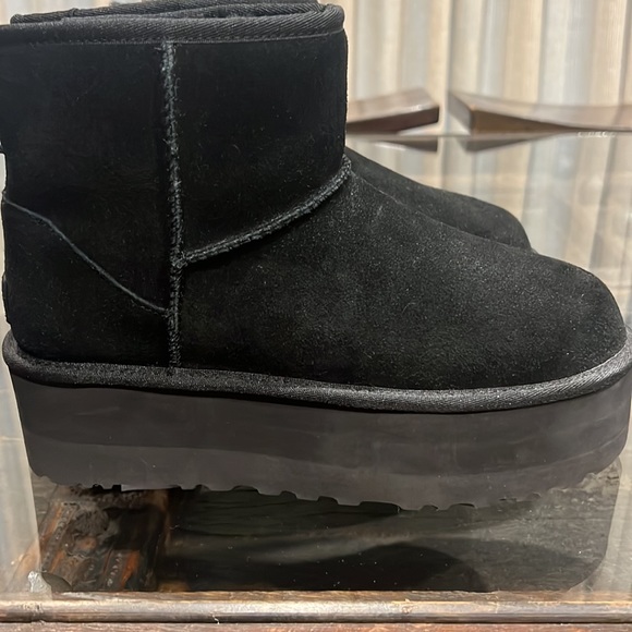 UGG Women’s Classic Mini Platform - brand new - black - Picture 6 of 6